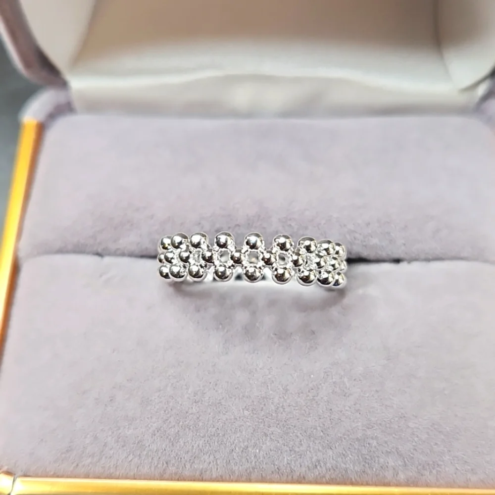 Elegant Silver Beaded Ring Size 6 - Picture 3 of 3